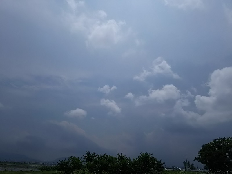 梅雨空