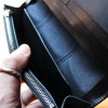 革製品を丁寧につくる