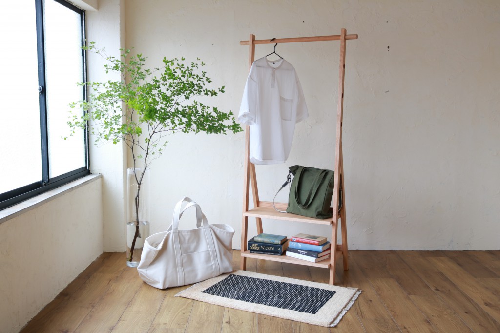 新製品！Wood Hanger rack！