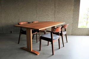 富山　家具　オシャレ　ダイニングテーブル