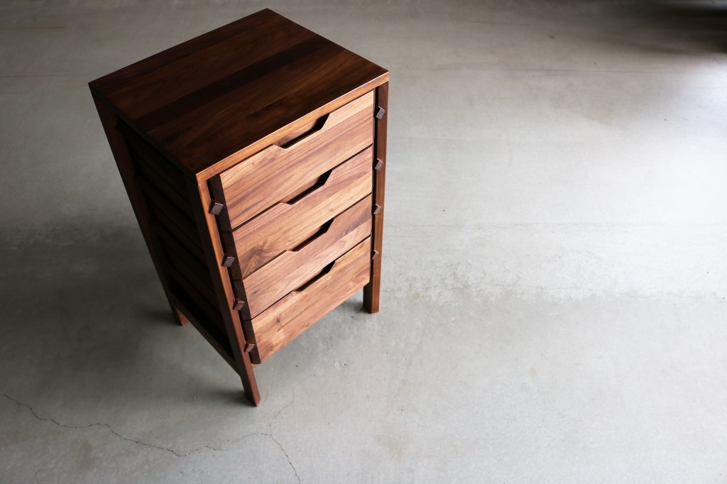 SOLID-908WN CHEST (1)