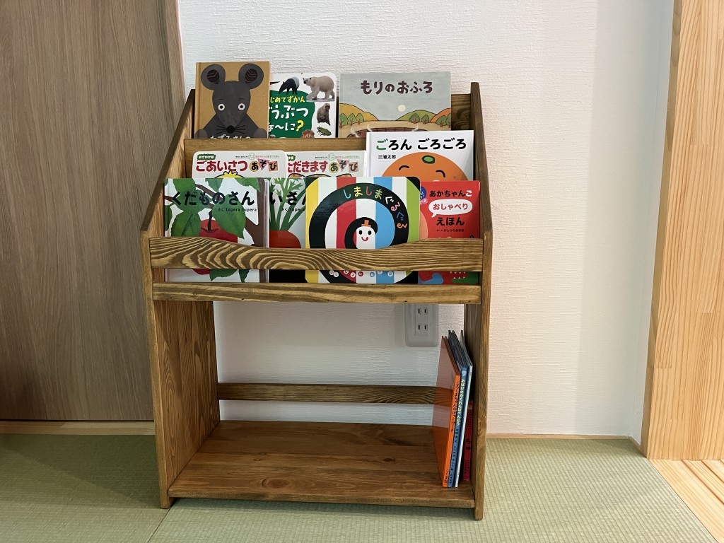 絵本ラック　富山　子供　収納