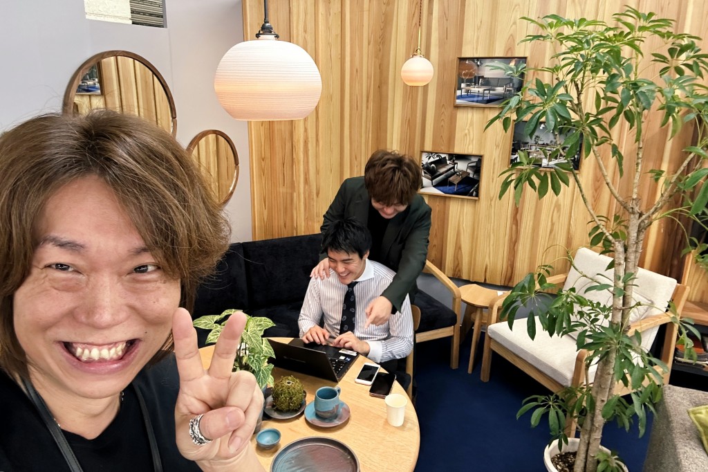2025.10.09 大川産業会館 RENSEY展示会 の様子 人物画像 (3)