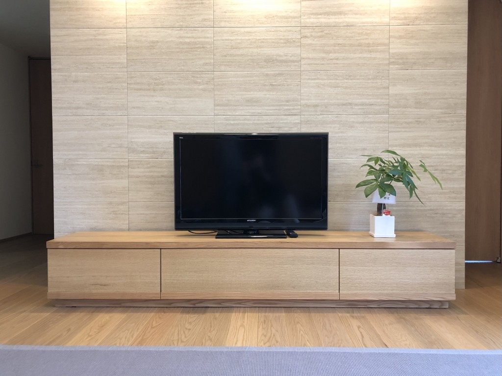 シンプルなTVボード