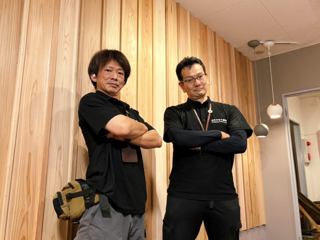 ②RENSEY富山 杉板取り付け中の画像 (11)