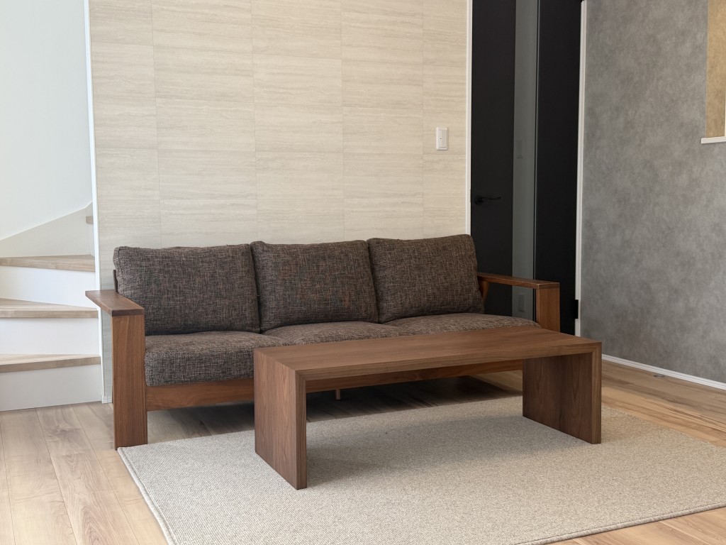 10年経って完成に近づくソファ