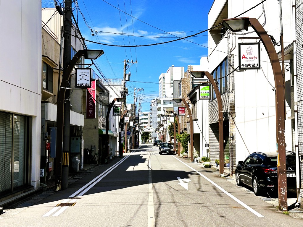 日本一、お客様から愛される家具屋になります。