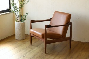 富山　家具　ラウンジチェア　レザー