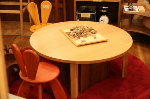 富山 家具 子供 椅子 うさぎ