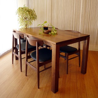 Feel Dining table