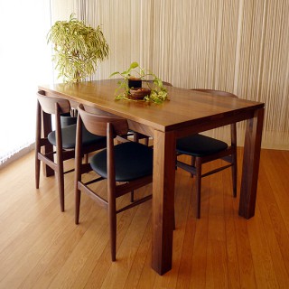 Dining Table ‐010