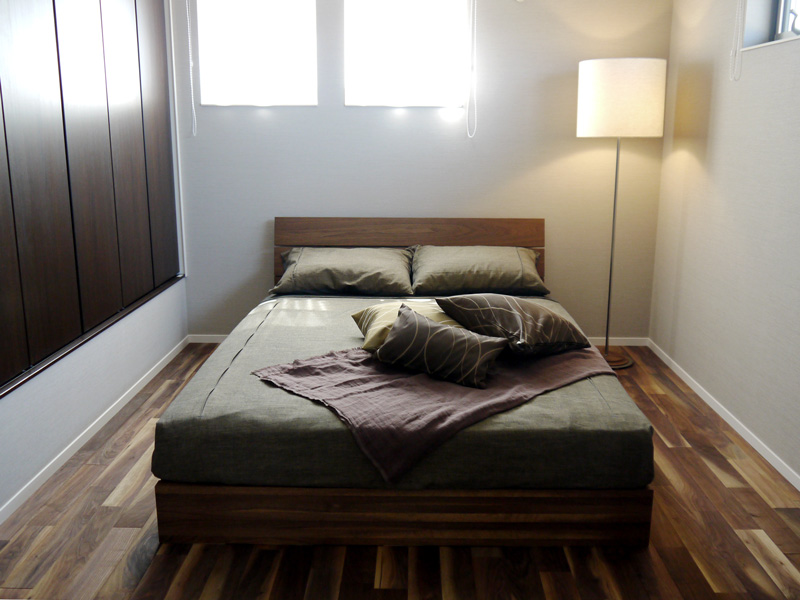 Solid Wood Bed III