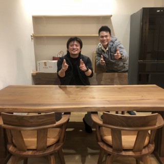 K様、壁面と家具と、いろいろありがとうございます！最高にクールでしたね！ここから始まります。今後もよろしくお願いします！大山