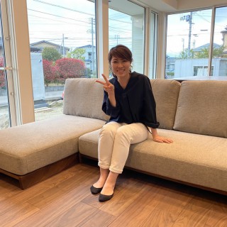 K様、遠方よりはるばるありがとうございます！素敵なご新居に選んだ家具がピッタリですね。またよろしくお願い致します！大山、じょうがん