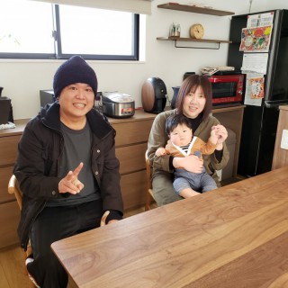 M様大変お待たせ致しました！材種違いの椅子でも全体に馴染んでいて、いい具合です！永く永く使ってあげてくださいね。大山