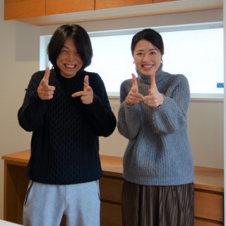 S様。突然お邪魔して快く写真もご一緒頂き、凄く嬉しかったです！造作食器棚とっても素敵でした！これからも中村共々、どうぞ宜しくお願い致します！宮本