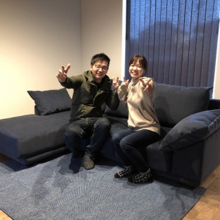 T様、最高の笑顔頂きましてありがとうございます！！何度もご来店頂いて選んだ家具、どれも素敵にまとまっていますね。今後もよろしくお願いします。大山