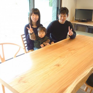 全て違う椅子でも違和感の無く素敵にまとまっていて、S様のセンスが抜群に光っています！残りの椅子もまもなくお届け上がりますね。大山