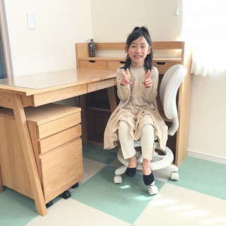 素敵なお写真ありがとうございます！このデスクで沢山学んで、成長していって下さいね。大山
