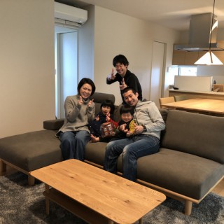 遠方よりお越しいただき、最高の笑顔まで頂きましてありがとうございます！永く永くお使い頂ければ幸いです。大山