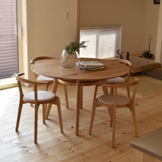 AGILE Dining Table