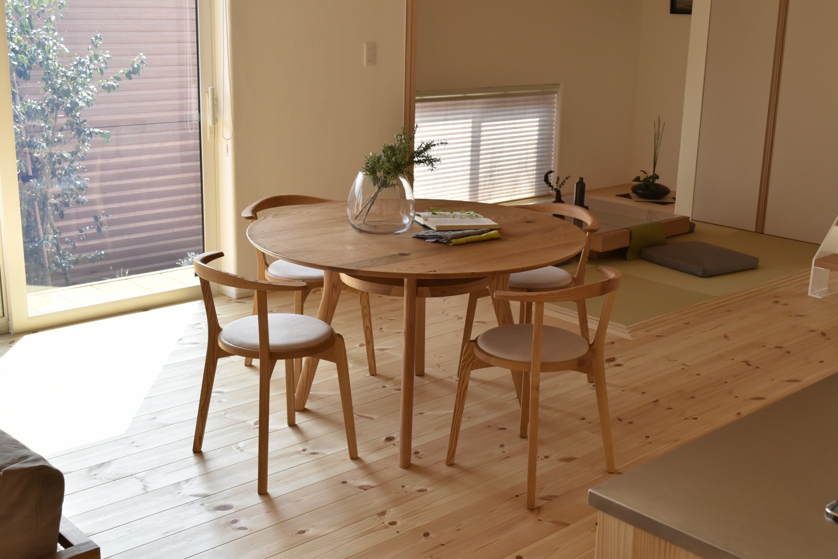 AGILE Dining Table