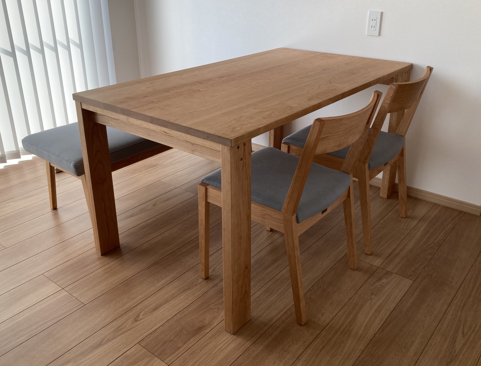 Cayman Dining table