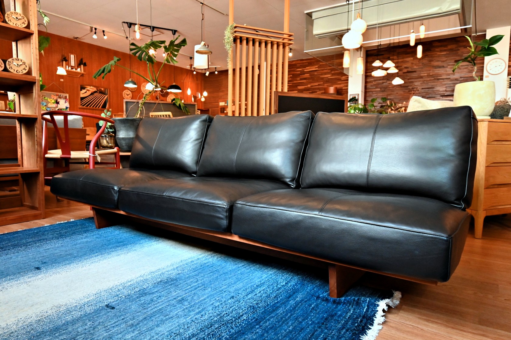 MO Sofa