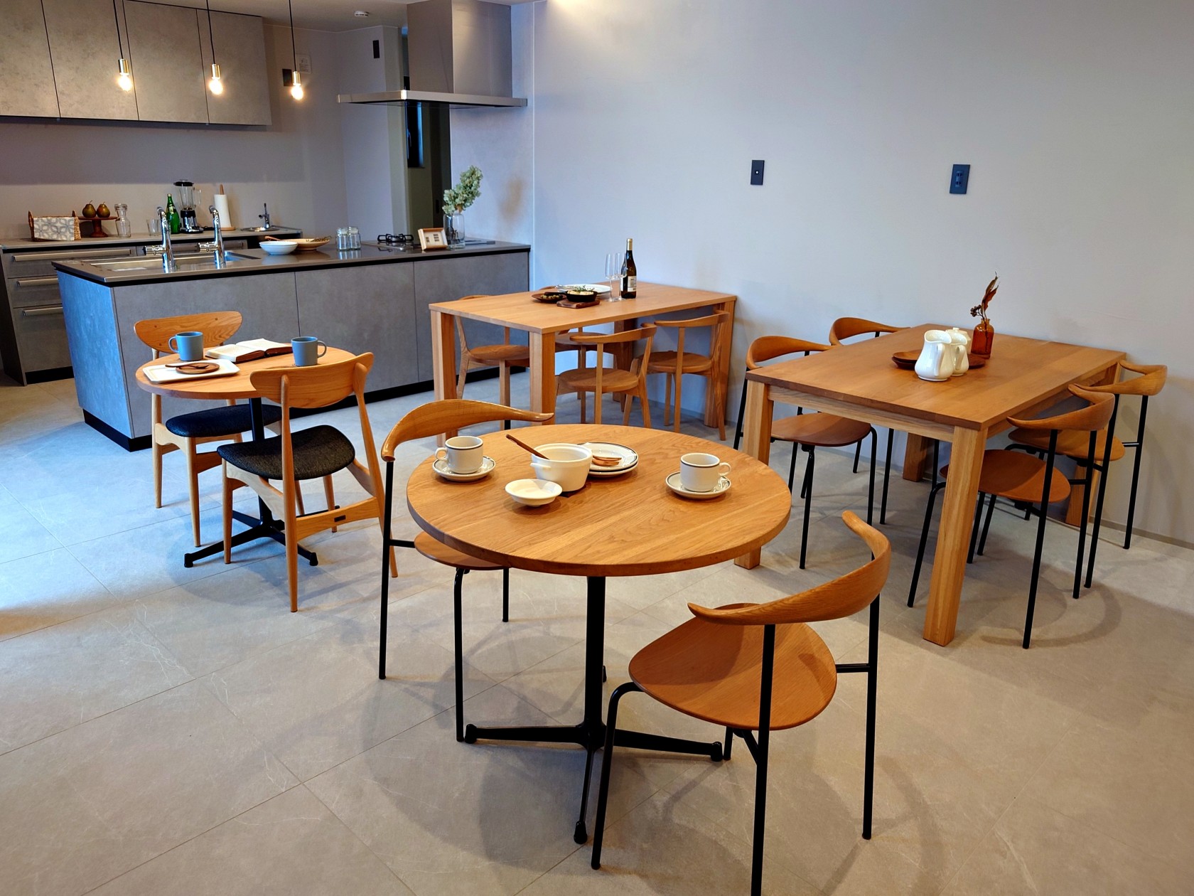 レンタル家具　おしゃれ　富山　無垢材　ミヤモト家具　完成見学会