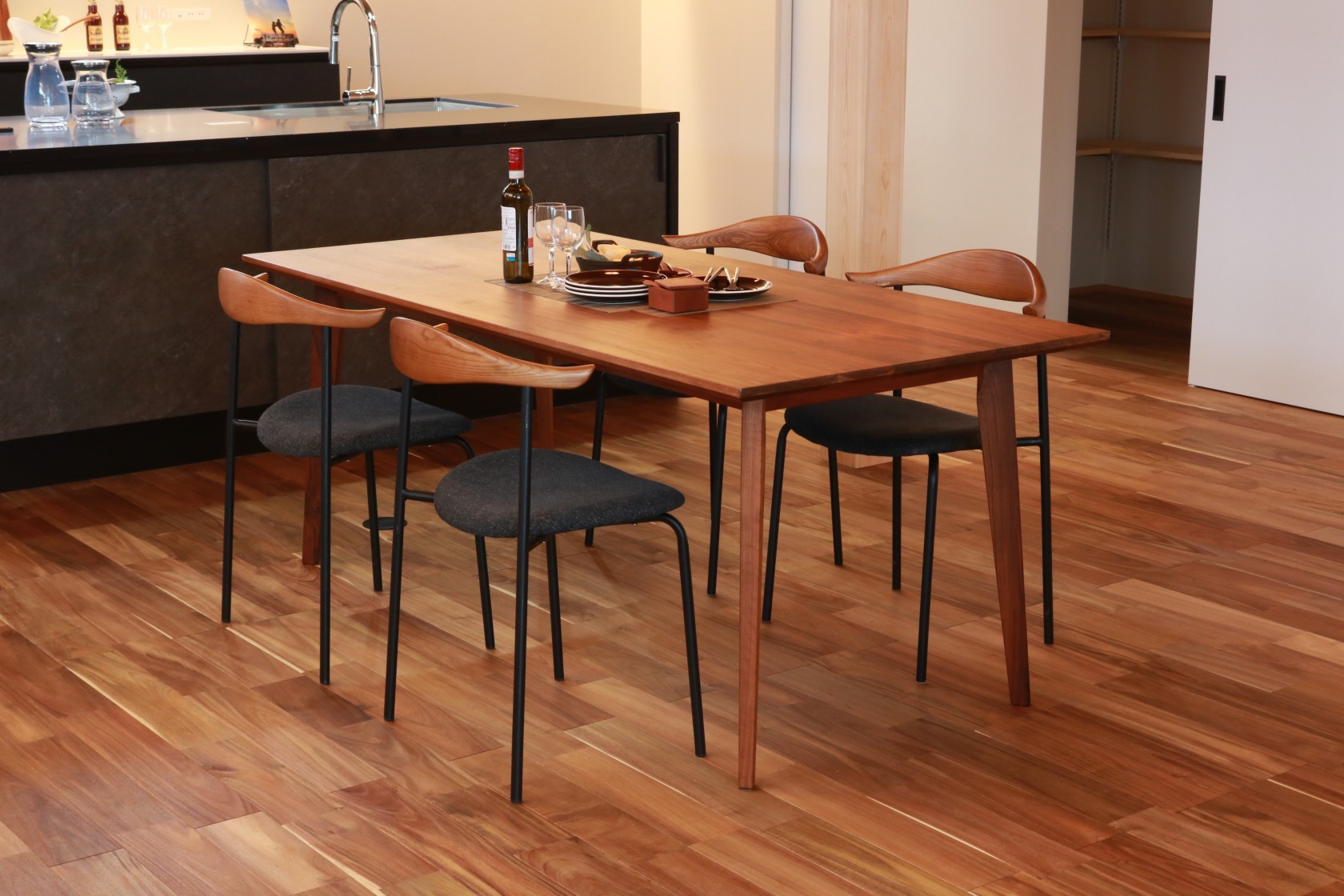 Dining Table ‐068
