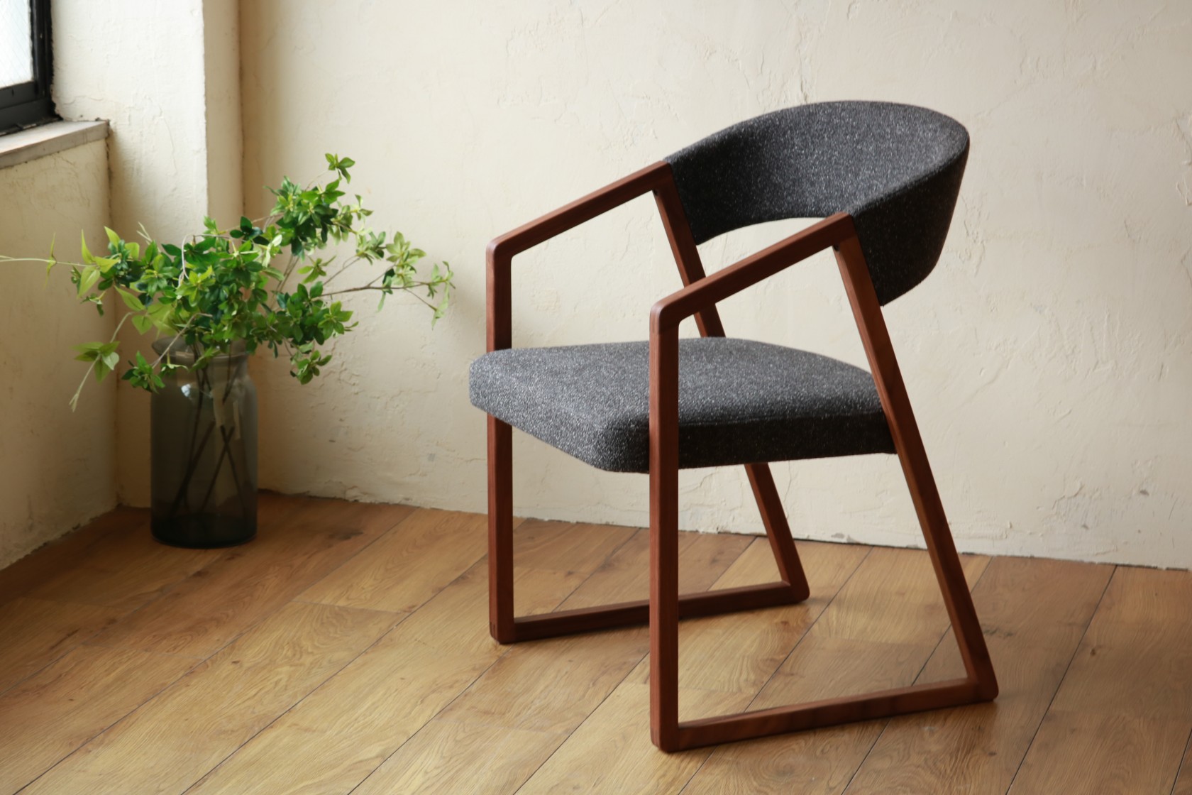 D Chair