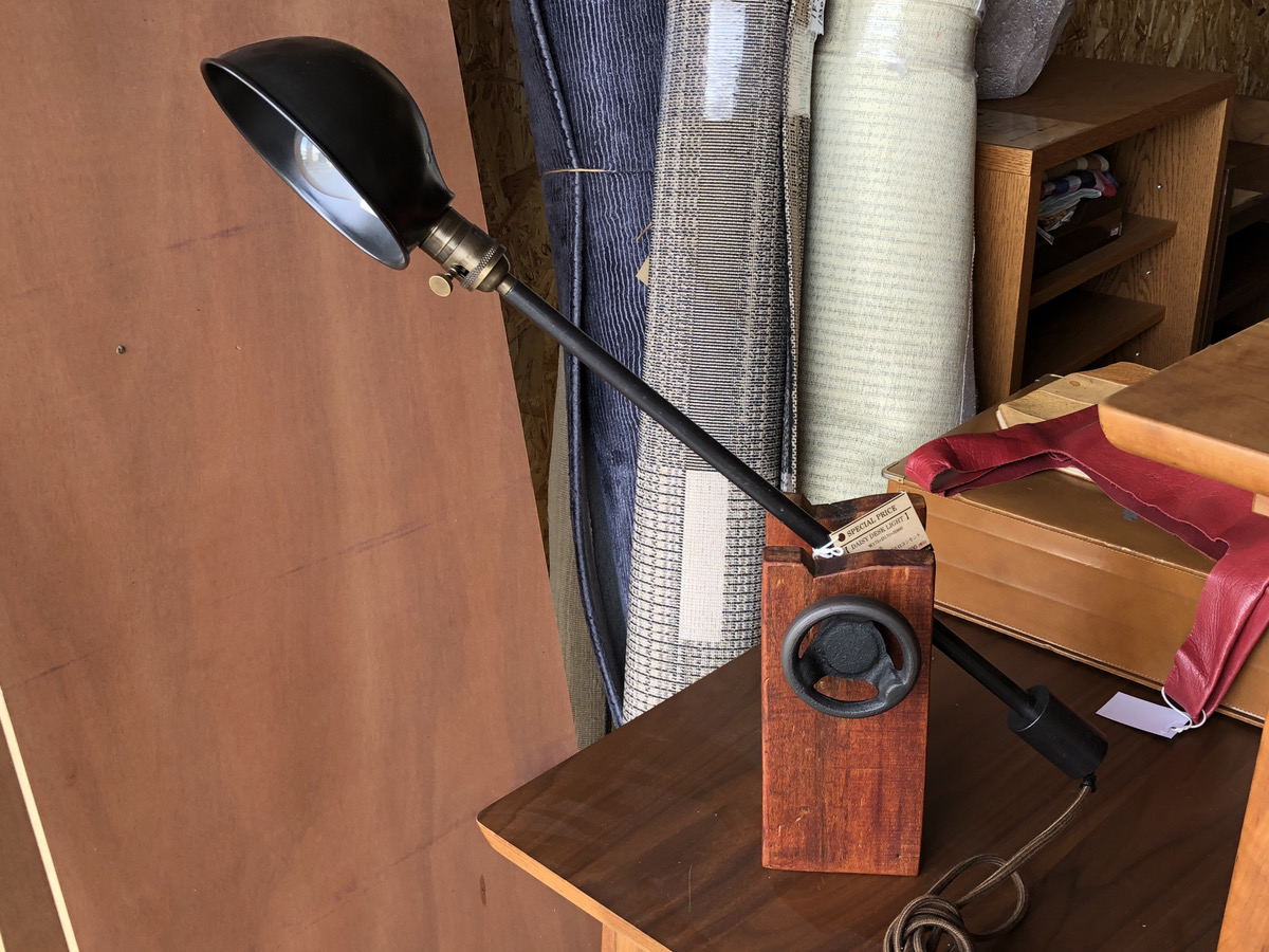 DAISY DESK LIGHT