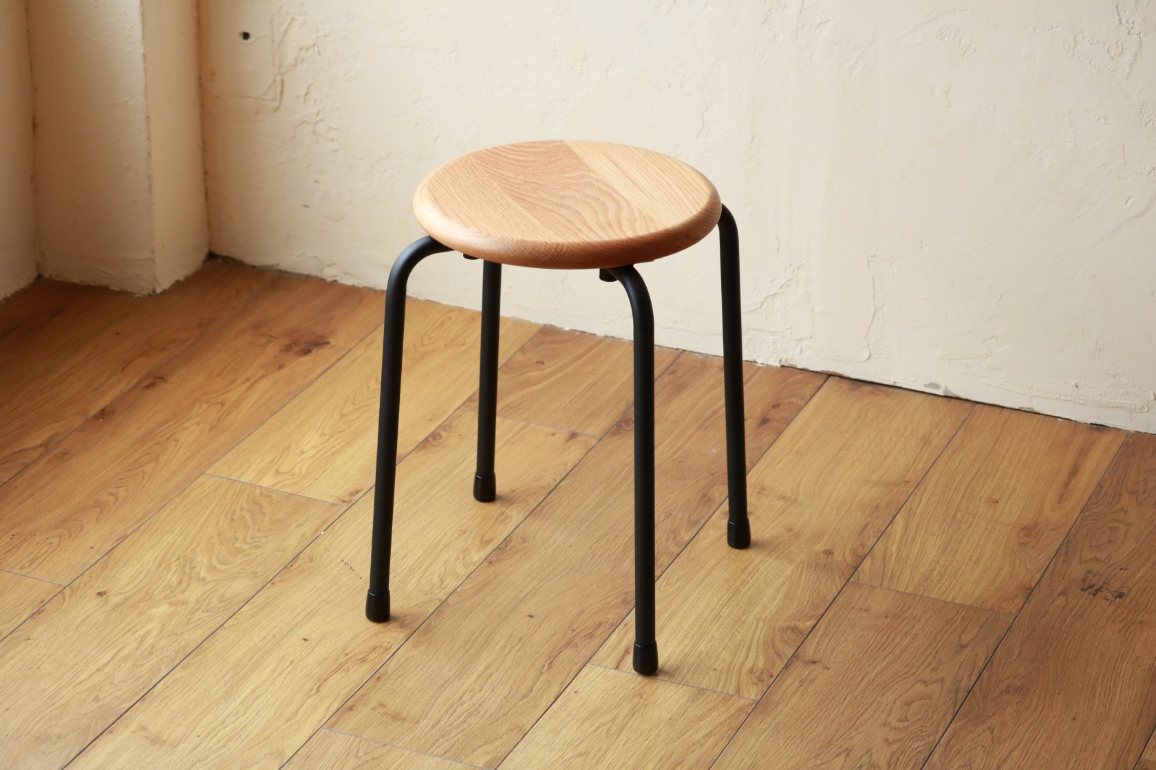 round iron stool