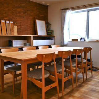 ESCUDO Dining Table