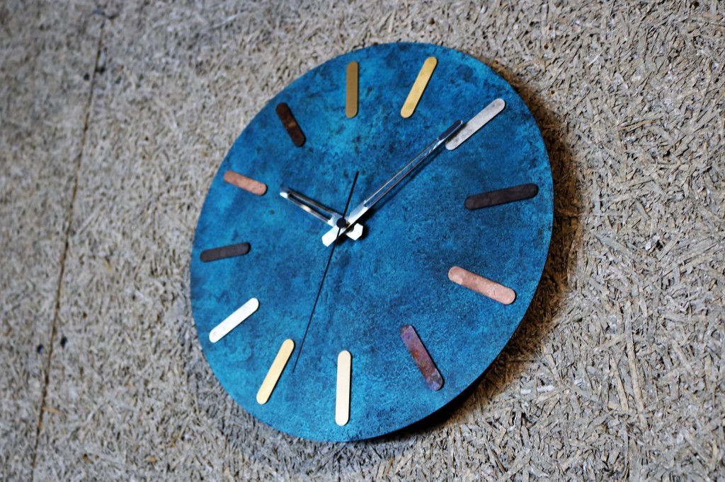 brass coloring round clock (2)