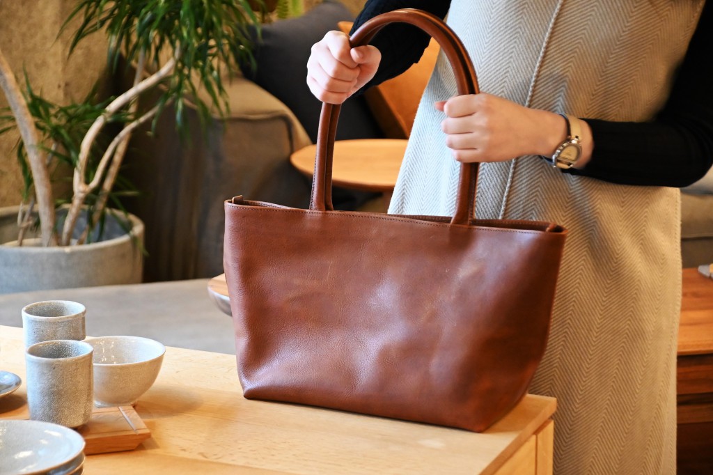【バッグ】Tanning leather tote bag ミヤモト家具 RENSEY SOLID (1)