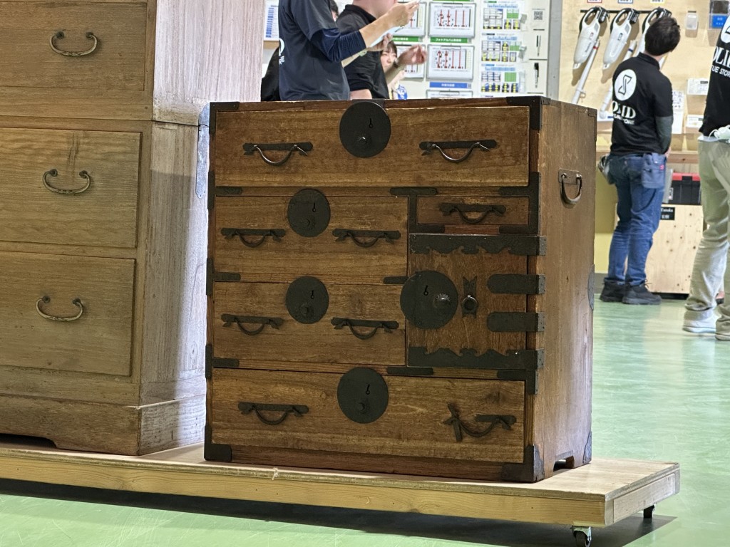 洗い直し・再生前 桐箪笥 小 (2)